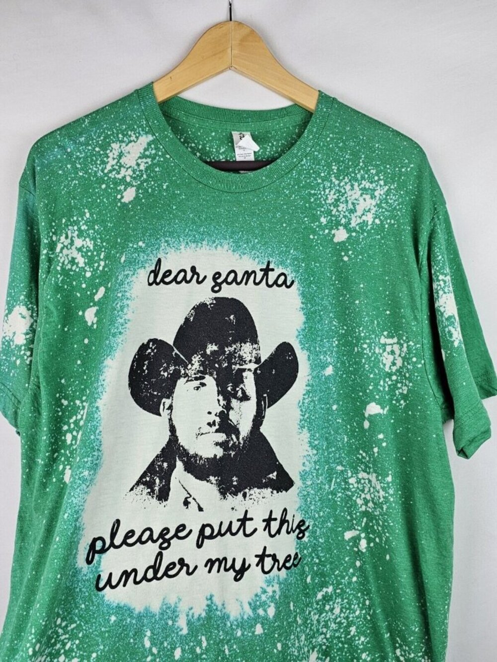Yellowstone Christmas Womens Shirt Size XL Green Dear Santa Put Rip Under Tree